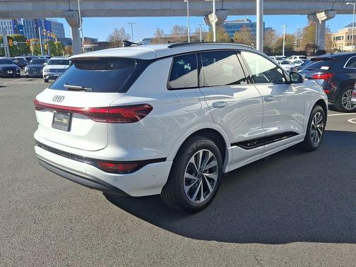 2025 Audi Q6 e-tron Premium quattro