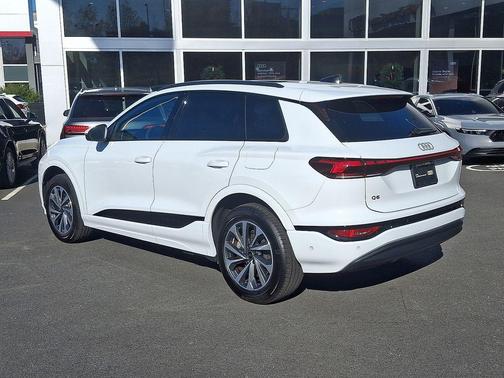 2025 Audi Q6 e-tron Premium quattro