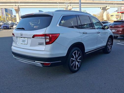 Platinum White 2022 Honda Pilot Touring 8-Passenger