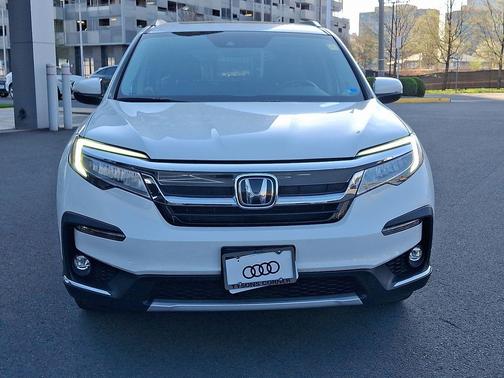 Platinum White 2022 Honda Pilot Touring 8-Passenger