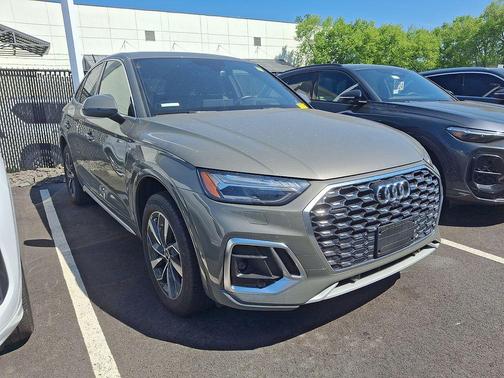 Chronos Gray Metallic 2023 Audi Q5 45 S line Prestige