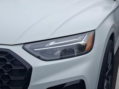 Glacier White Metallic 2024 Audi SQ5 3.0T Premium Plus