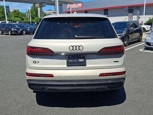 Vicuna Beige Metallic 2023 Audi Q7 55 Prestige