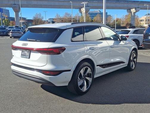 2025 Audi Q6 e-tron Premium Plus quattro