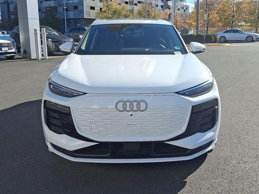 2025 Audi Q6 e-tron Premium Plus quattro