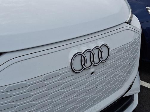 2025 Audi Q6 e-tron Premium Plus quattro