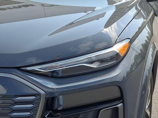Magnet Gray 2027 Audi Q6 e-tron Sportback Premium quattro