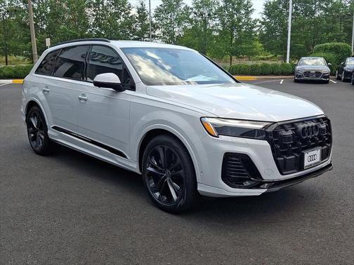 2025 Audi Q7 55 Premium Plus