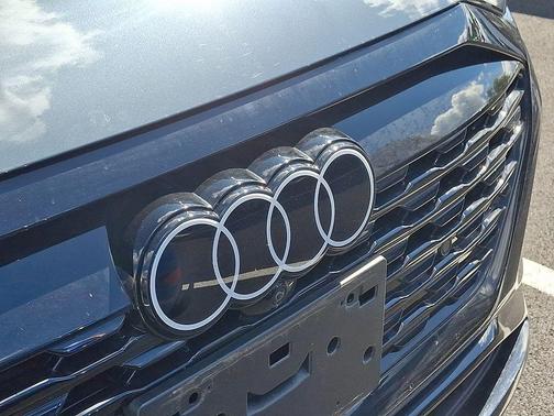 2024 Audi Q8 e-tron Prestige