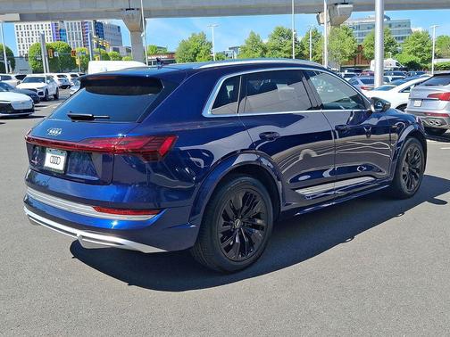 Navarra Blue Metallic 2023 Audi e-tron S Prestige quattro