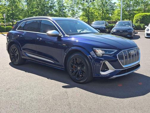 Navarra Blue Metallic 2023 Audi e-tron S Prestige quattro