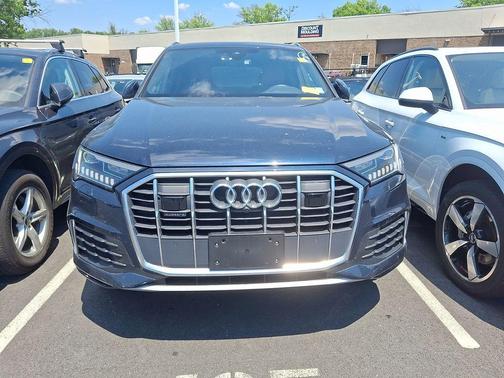 Waitomo Blue Metallic 2023 Audi Q7 45 Premium Plus