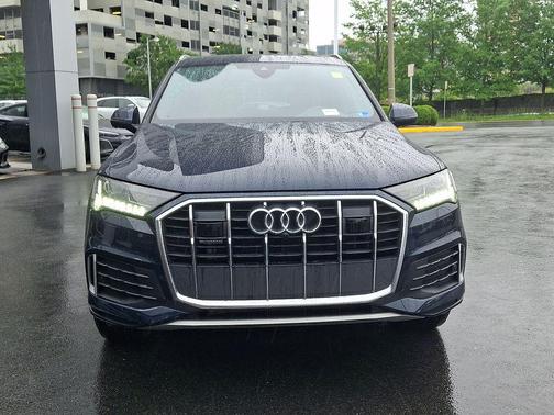 Waitomo Blue Metallic 2023 Audi Q7 45 Premium Plus