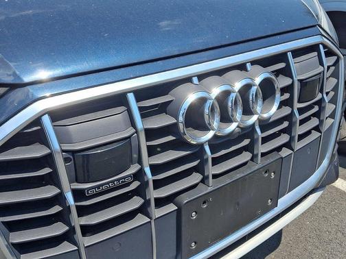Waitomo Blue Metallic 2023 Audi Q7 45 Premium Plus
