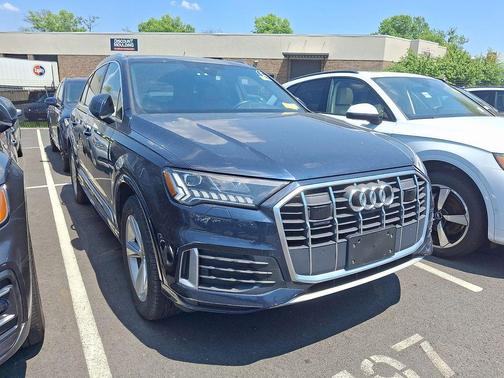Waitomo Blue Metallic 2023 Audi Q7 45 Premium Plus