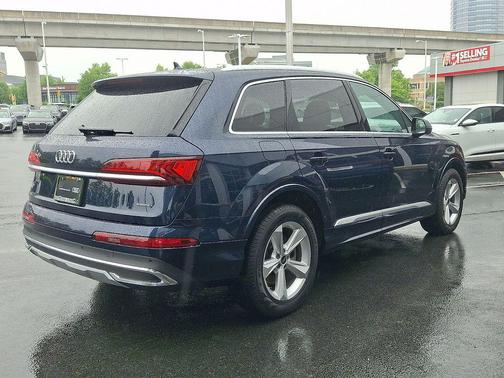Waitomo Blue Metallic 2023 Audi Q7 45 Premium Plus