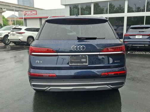 Waitomo Blue Metallic 2023 Audi Q7 45 Premium Plus