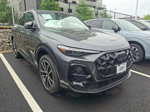 Tambora Gray Metallic 2026 Audi Q5 Premium Plus TFSI quattro S tronic