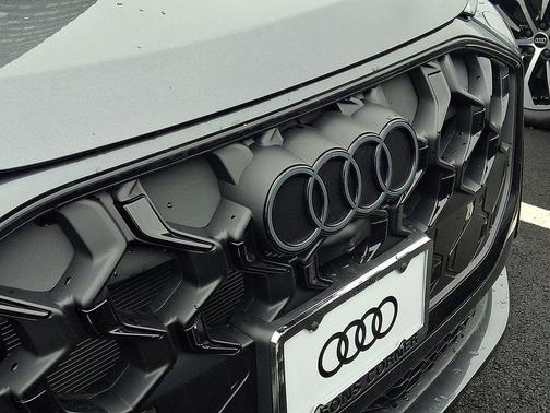 Tambora Gray Metallic 2026 Audi Q5 Premium Plus TFSI quattro S tronic