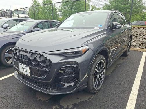 Tambora Gray Metallic 2026 Audi Q5 Premium Plus TFSI quattro S tronic