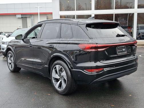 2025 Audi Q6 e-tron Premium Plus