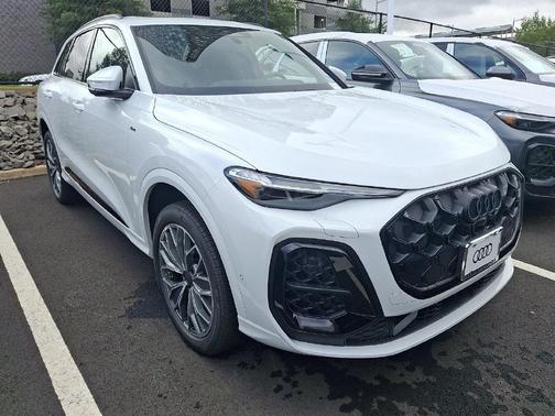 Glacier White Metallic 2026 Audi Q5 Premium Plus TFSI quattro S tronic