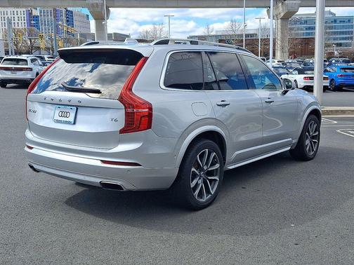 2017 Volvo XC90 T6 Momentum