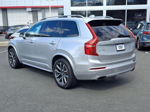 2017 Volvo XC90 T6 Momentum