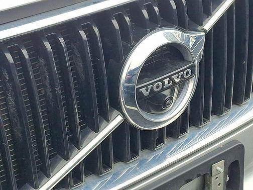 2017 Volvo XC90 T6 Momentum