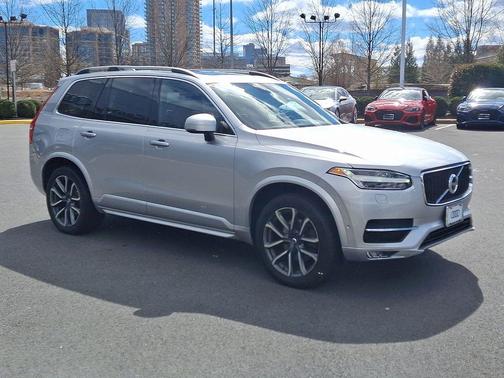 2017 Volvo XC90 T6 Momentum