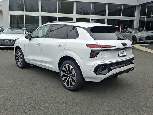 Glacier White Metallic 2026 Audi Q3 TFSI quattro S tronic