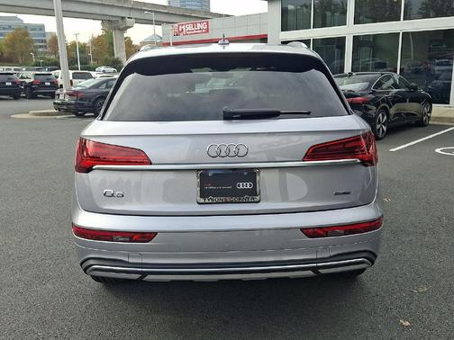 Florett Silver Metallic 2023 Audi Q5 40 Premium