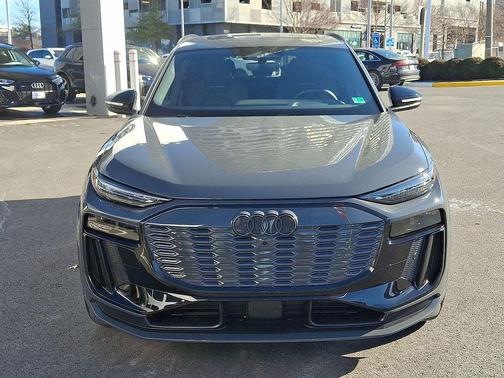 2025 Audi SQ6 e-tron Prestige quattro