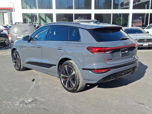 2025 Audi SQ6 e-tron Prestige quattro