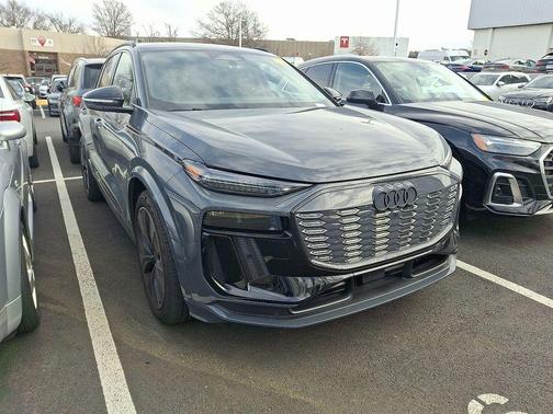 2025 Audi SQ6 e-tron Prestige quattro