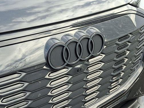 2025 Audi SQ6 e-tron Prestige quattro