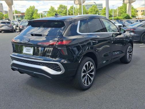 Mythos Black Metallic 2026 Audi Q3 TFSI quattro S tronic