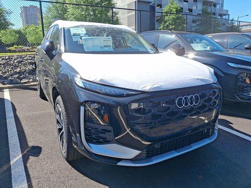 Mythos Black Metallic 2026 Audi Q3 TFSI quattro S tronic