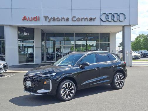 Mythos Black Metallic 2026 Audi Q3 TFSI quattro S tronic