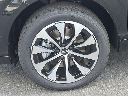 Mythos Black Metallic 2026 Audi Q3 TFSI quattro S tronic