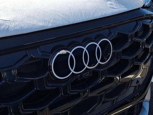 Mythos Black Metallic 2026 Audi Q3 TFSI quattro S tronic