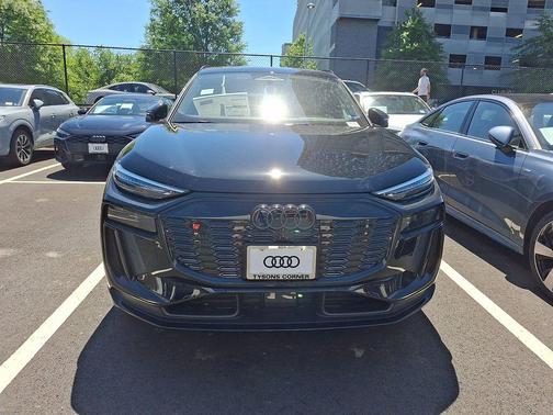 Mythos Black Metallic 2027 Audi SQ6 e-tron Prestige