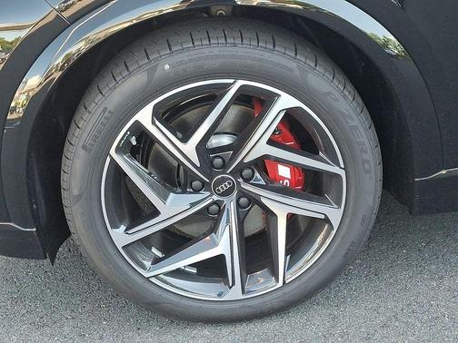 Mythos Black Metallic 2027 Audi SQ6 e-tron Prestige quattro