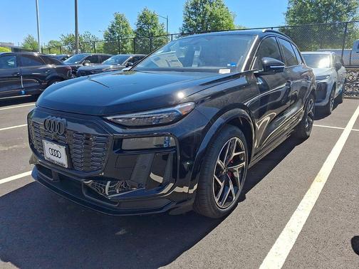 Mythos Black Metallic 2027 Audi SQ6 e-tron Prestige