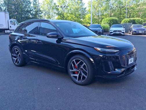 Mythos Black Metallic 2027 Audi SQ6 e-tron Prestige quattro