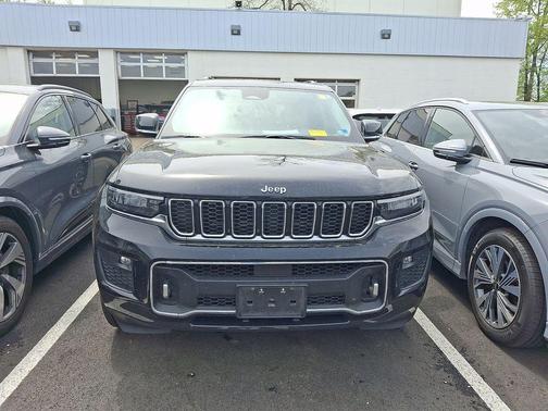 Diamond Black Crystal Pearlcoat 2021 Jeep Grand Cherokee L Overland