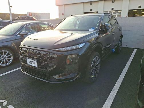 Mythos Black Metallic 2026 Audi Q3 TFSI quattro S tronic