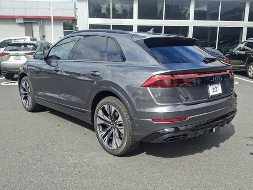 Daytona Gray Pearl Effect 2027 Audi Q8 55 Premium Plus