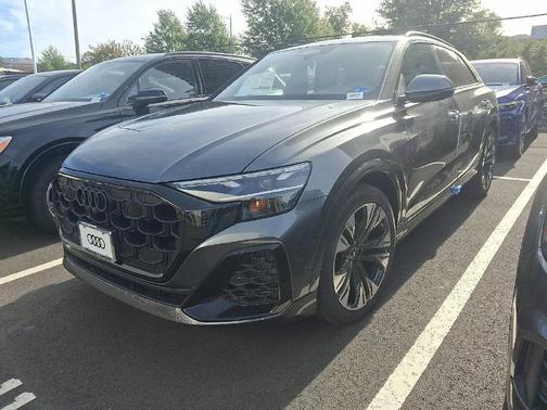 Daytona Gray Pearl Effect 2027 Audi Q8 55 Premium Plus