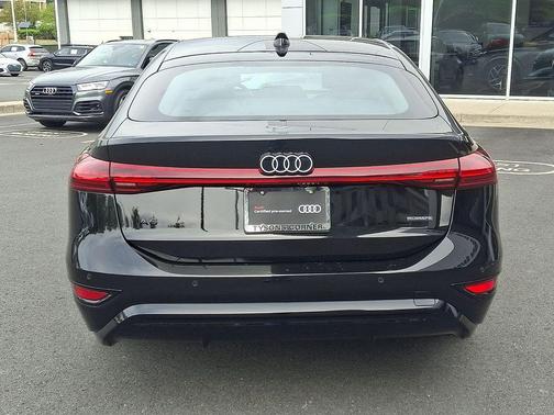 Mythos Black Metallic 2025 Audi A6 e-tron Premium Plus